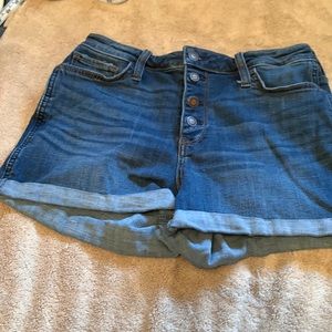 Hollis yet shorts size 9